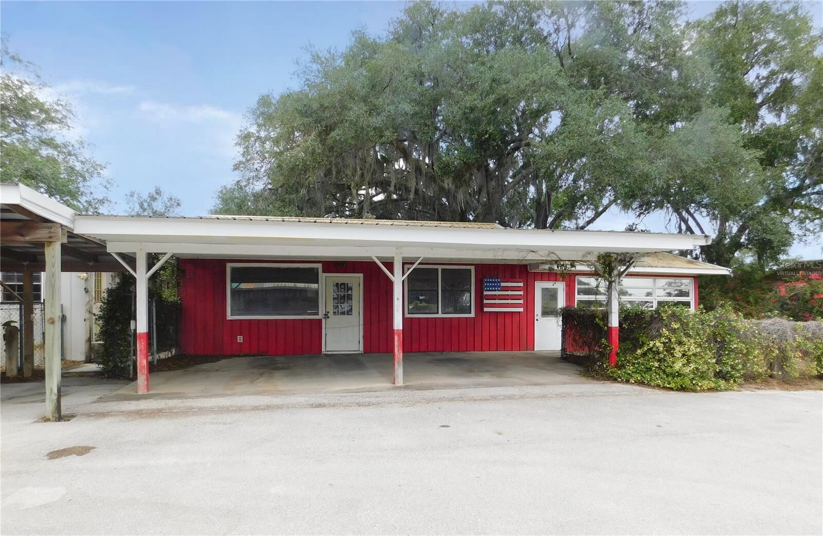 Property Photo: 3940 E Knights Griffin Road FL 33565
