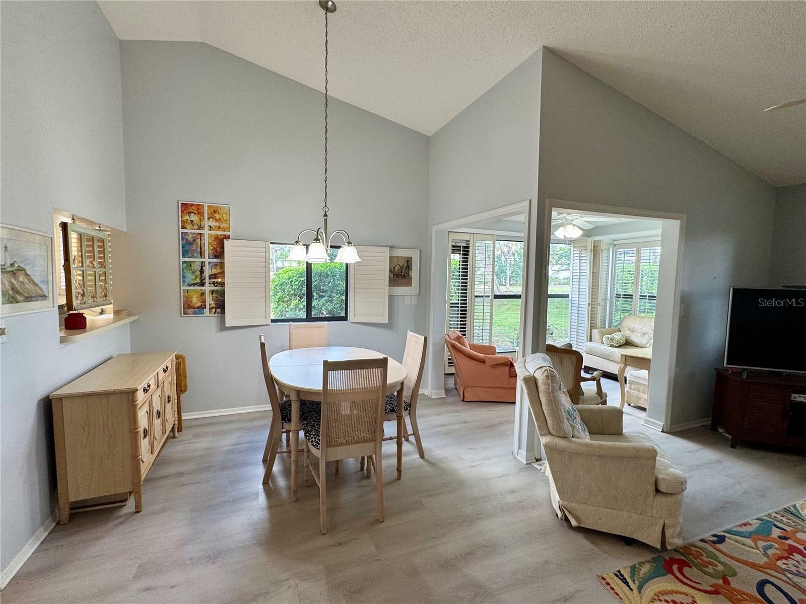 Property Photo: 3002 Sail Pointe Circle 1B FL 34293