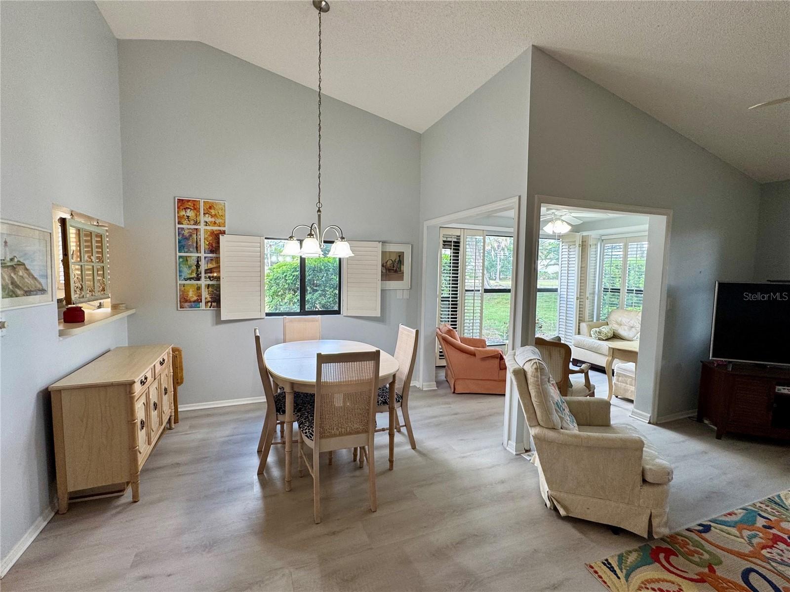 Property Photo: 3002 Sail Pointe Circle 1B FL 34293