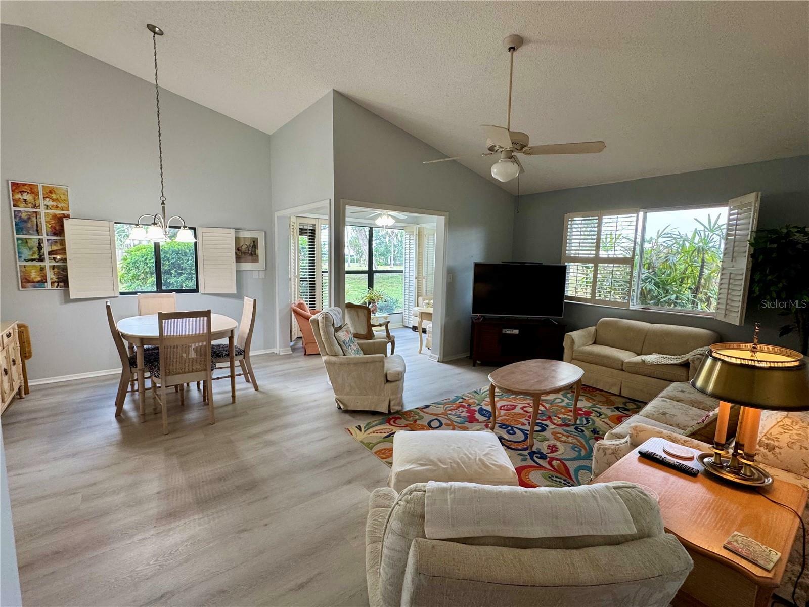 Property Photo: 3002 Sail Pointe Circle 1B FL 34293
