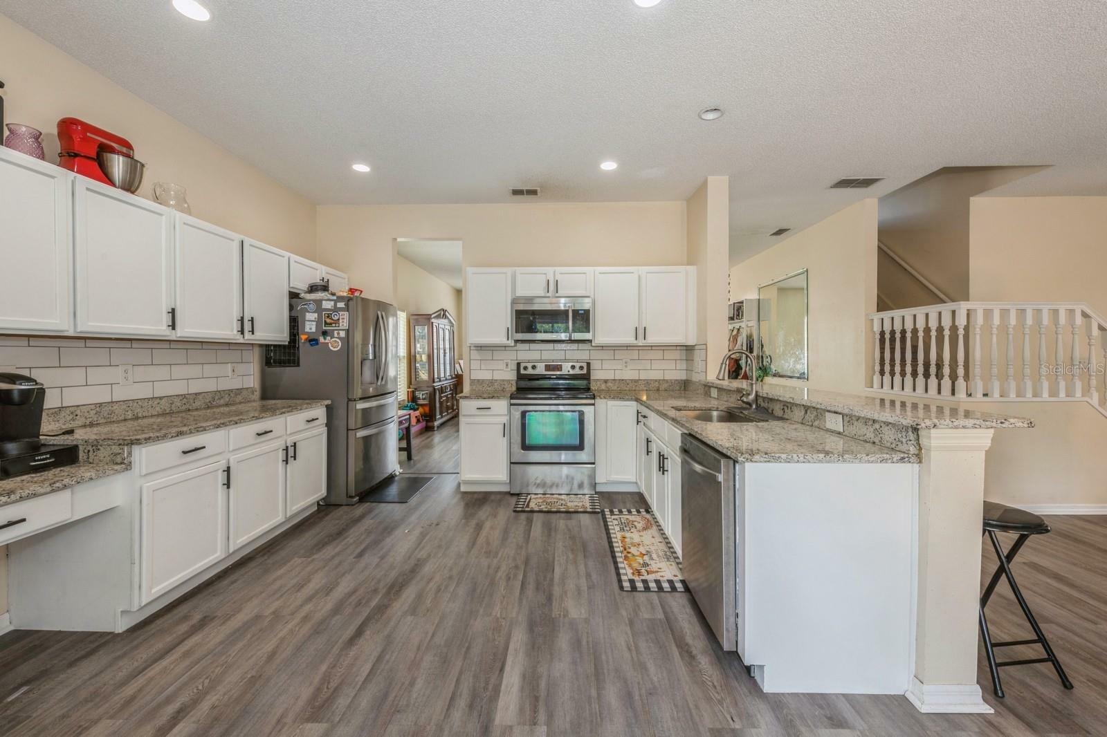 Property Photo: 502 Freeman Street FL 32750