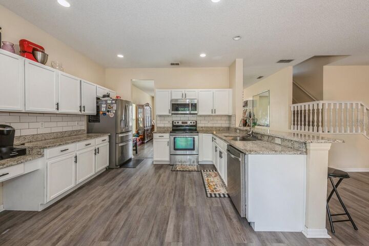 Property Photo:  502 Freeman Street  FL 32750 