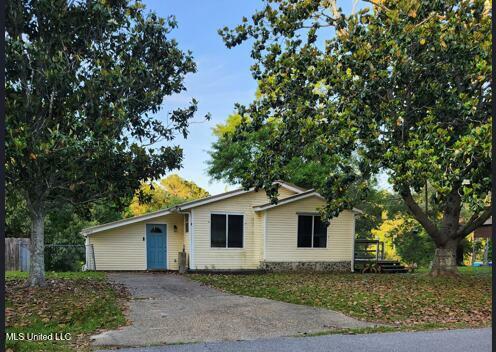Property Photo: 2512 Bahama Drive MS 39553
