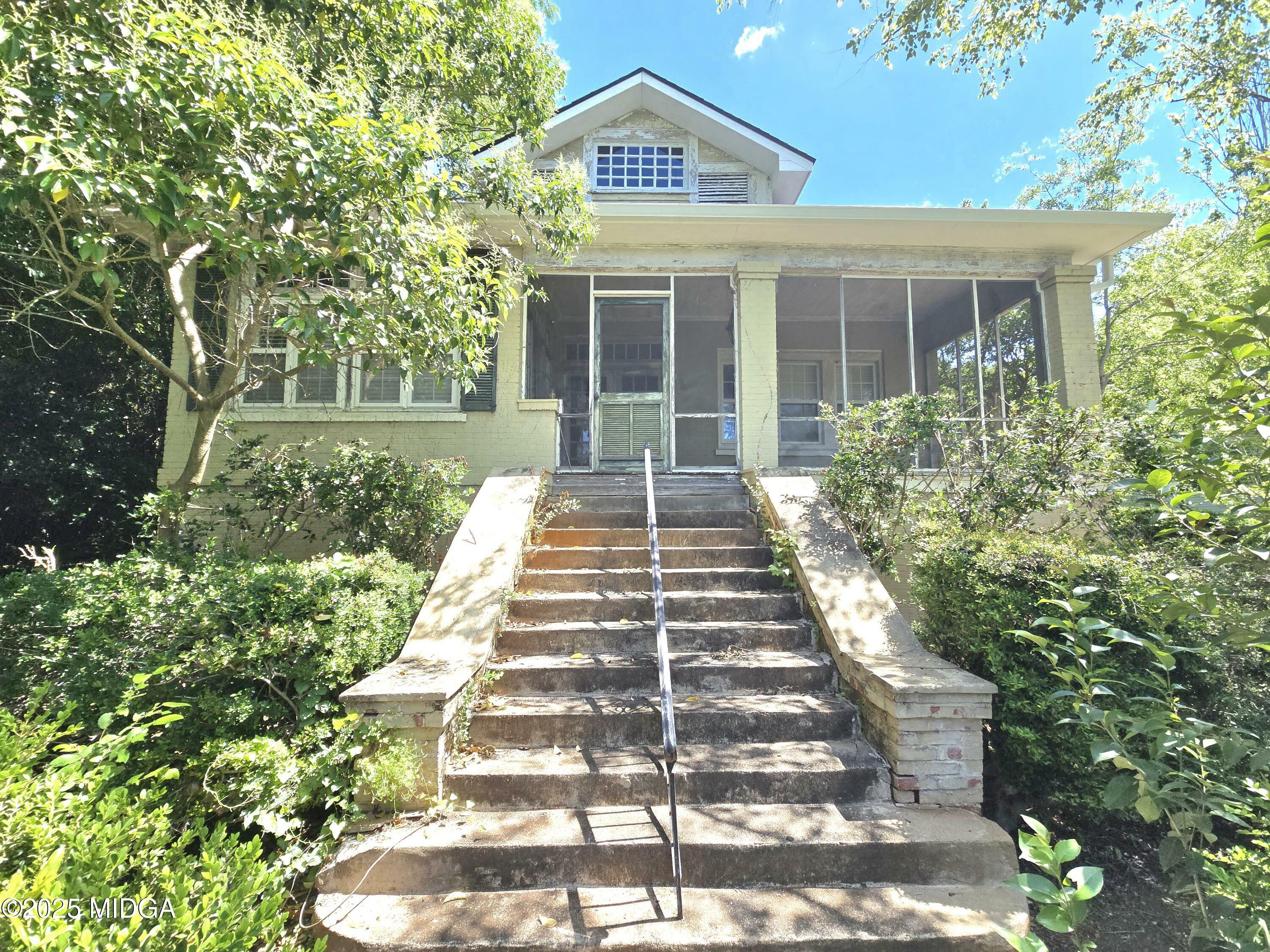 Property Photo: 863 Boulevard GA 31211