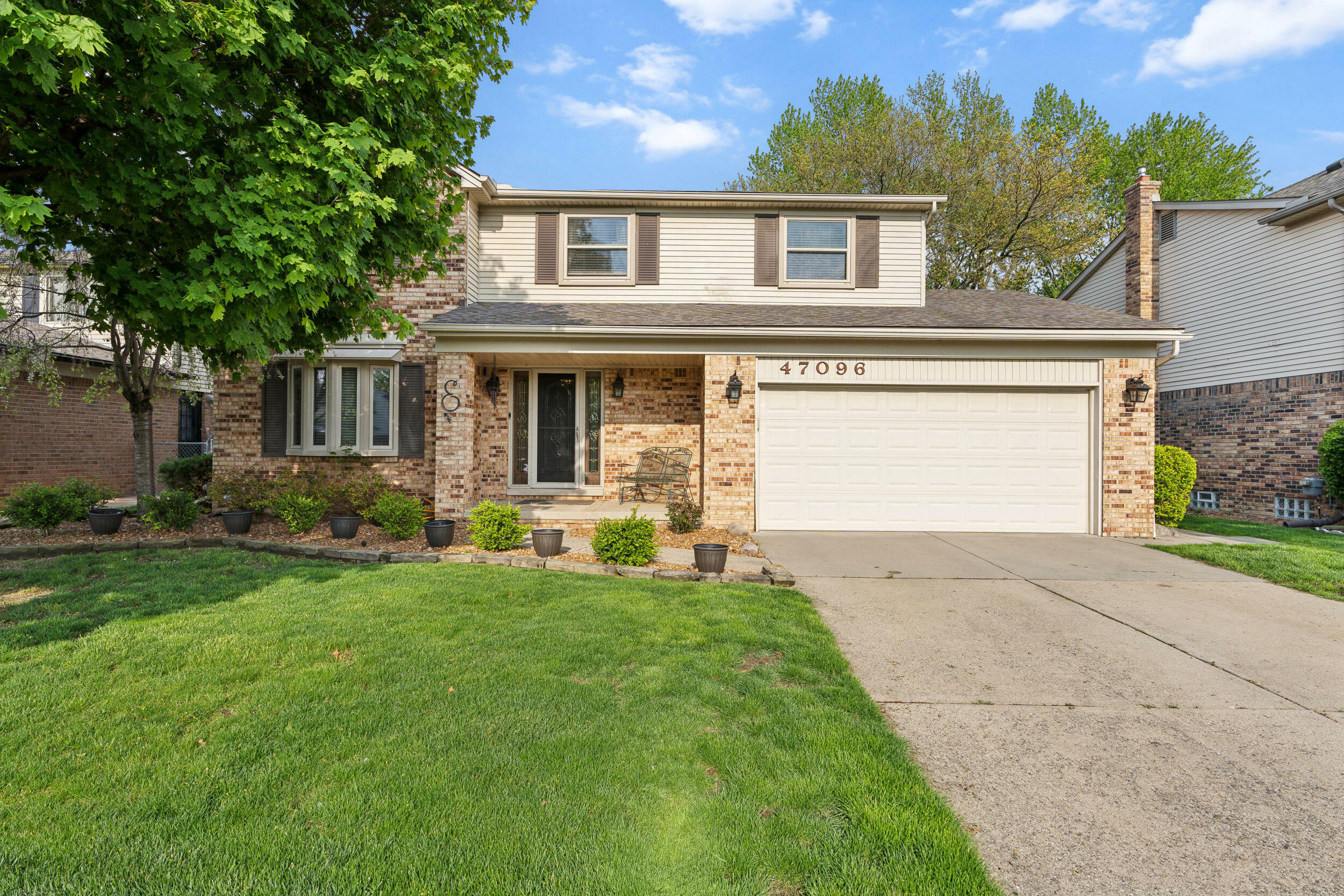 Property Photo: 47096 Corbett Court MI 48044