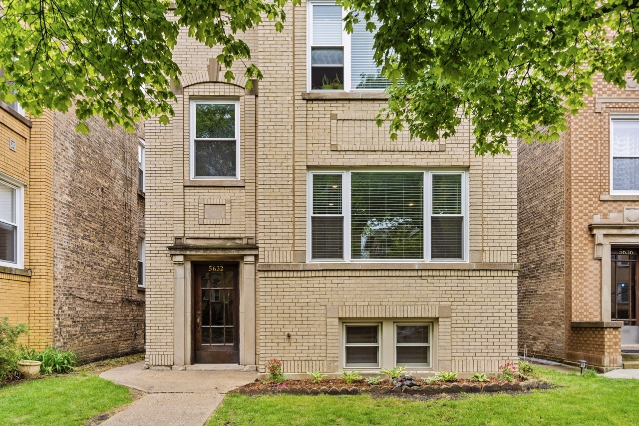 Property Photo: 5632 N Saint Louis Avenue IL 60659