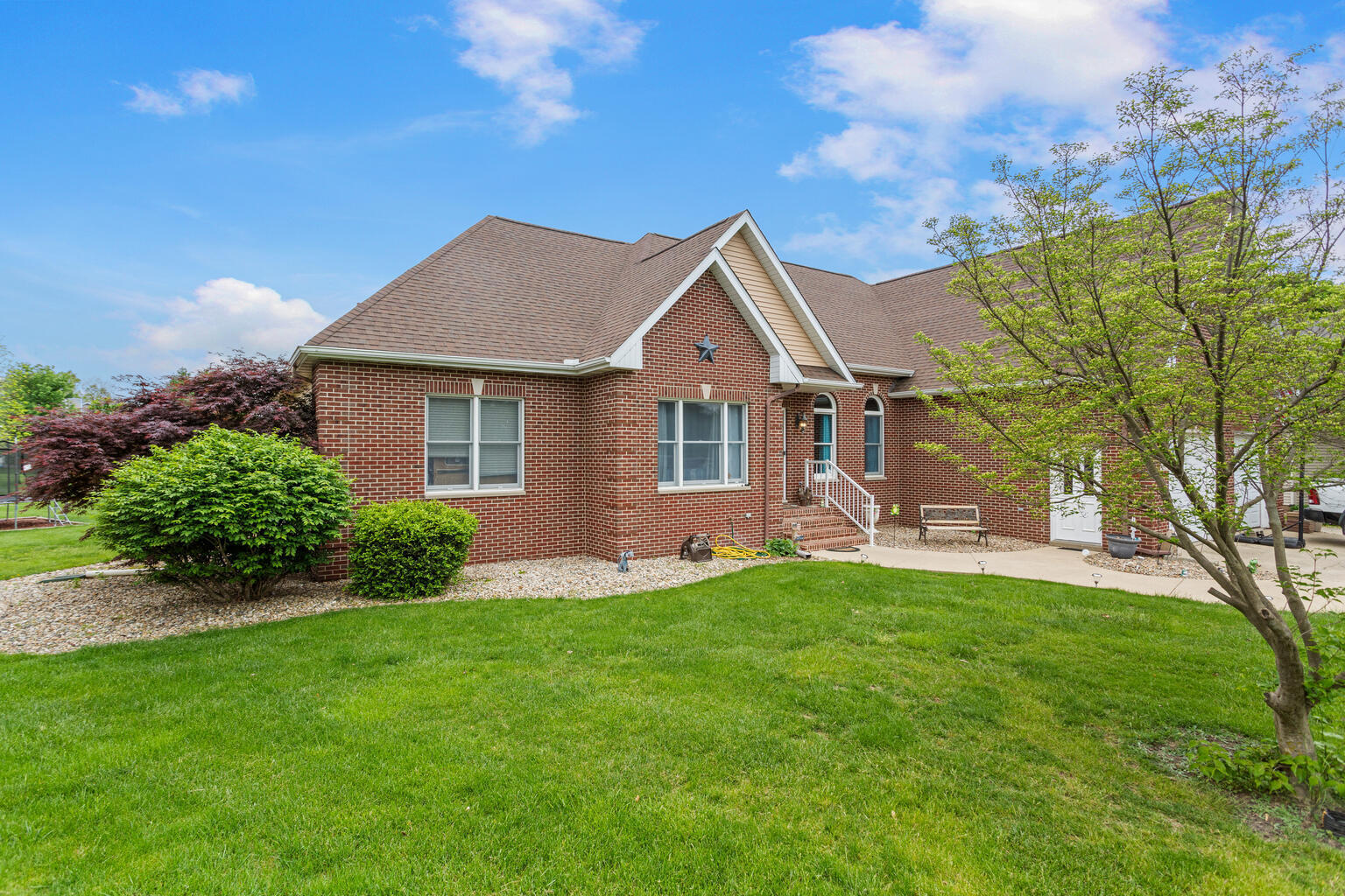 Property Photo: 1511 River Bluff Court IL 61853