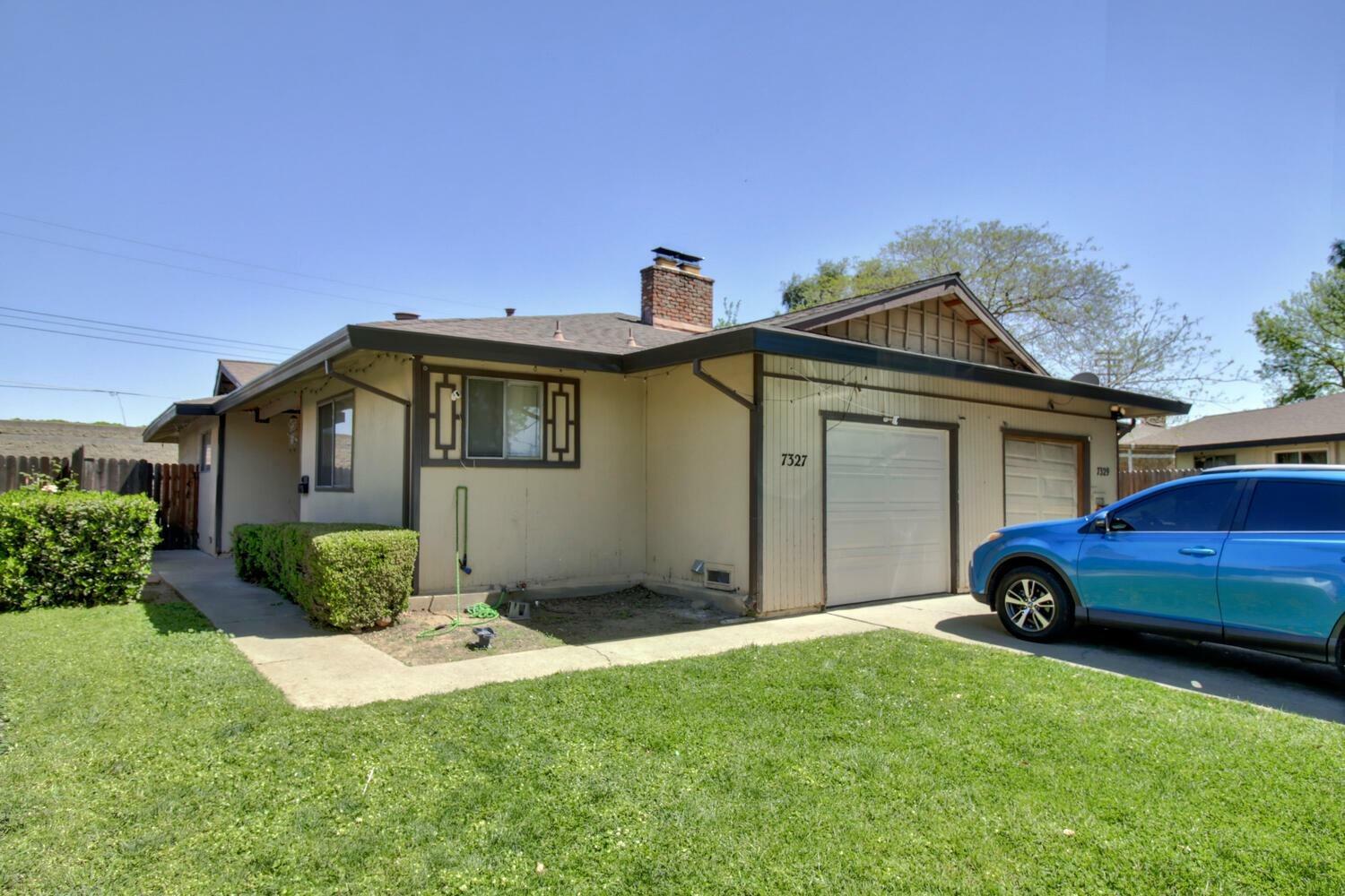 Property Photo: 7327 Berna Way CA 95823