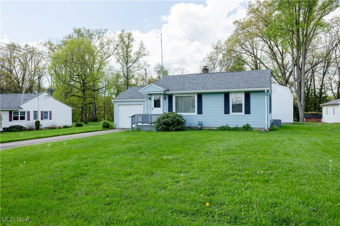 Property Photo: 719 Sunset Drive OH 44432