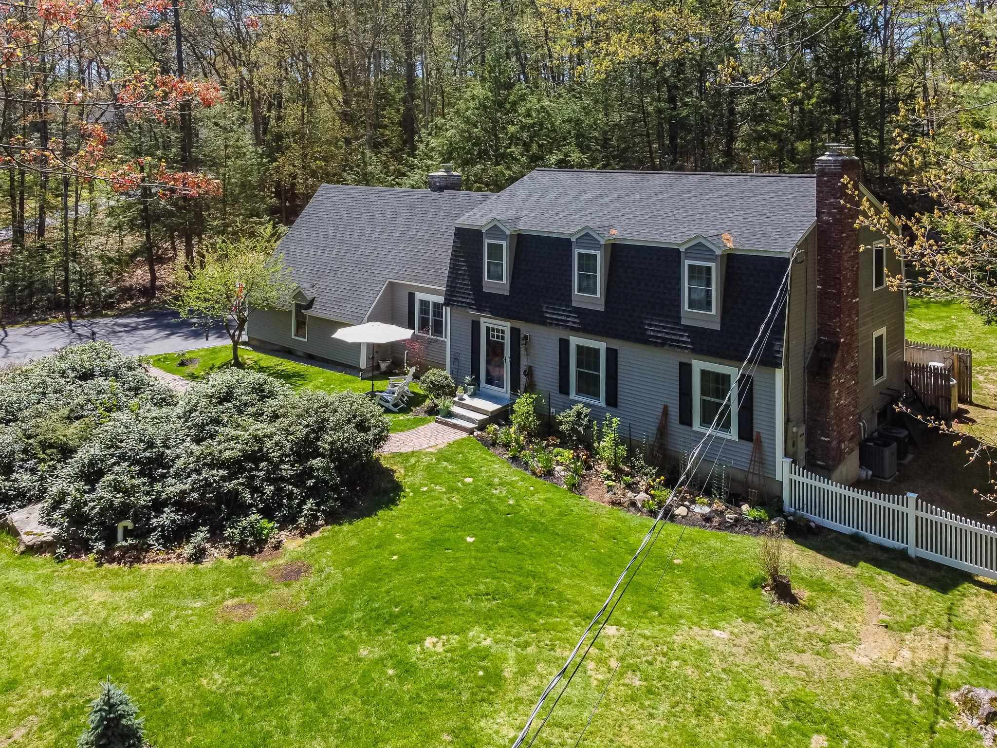 Property Photo: 10 Greenbriar Lane NH 03031