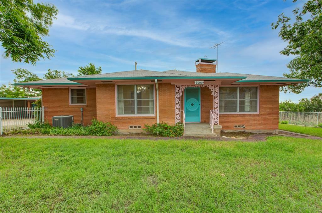 Property Photo: 2000 Standifer Street TX 76164