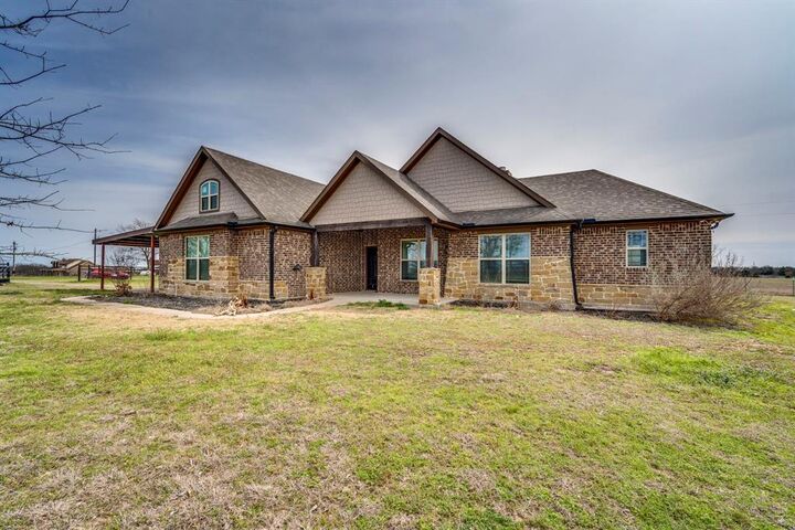 Property Photo:  901 Hoyt Road  TX 75167 