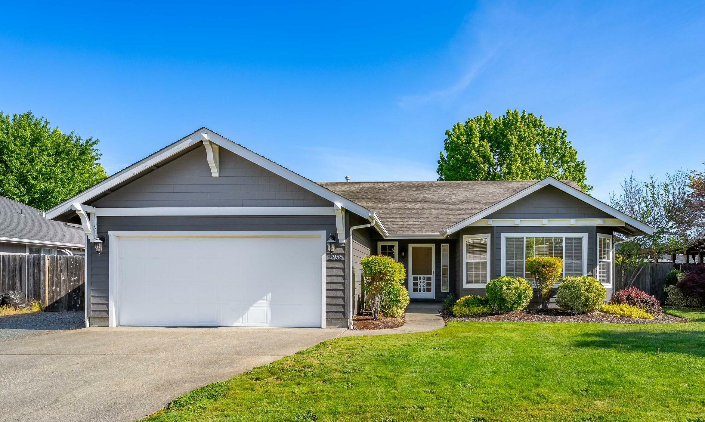2956 Golden Aspen Drive  Grants Pass OR 97527 photo