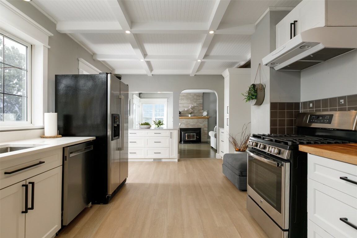 Property Photo: 145 Upper Bench Road N BC V2A 8T2