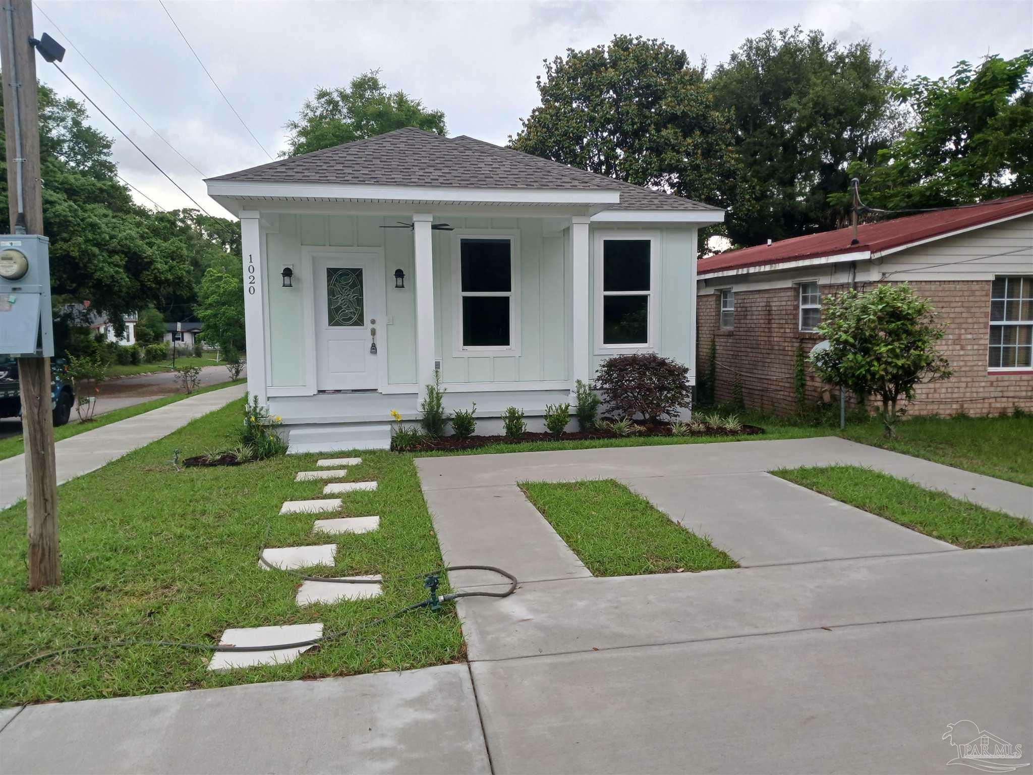 Property Photo: 1020 W Lloyd St FL 32501