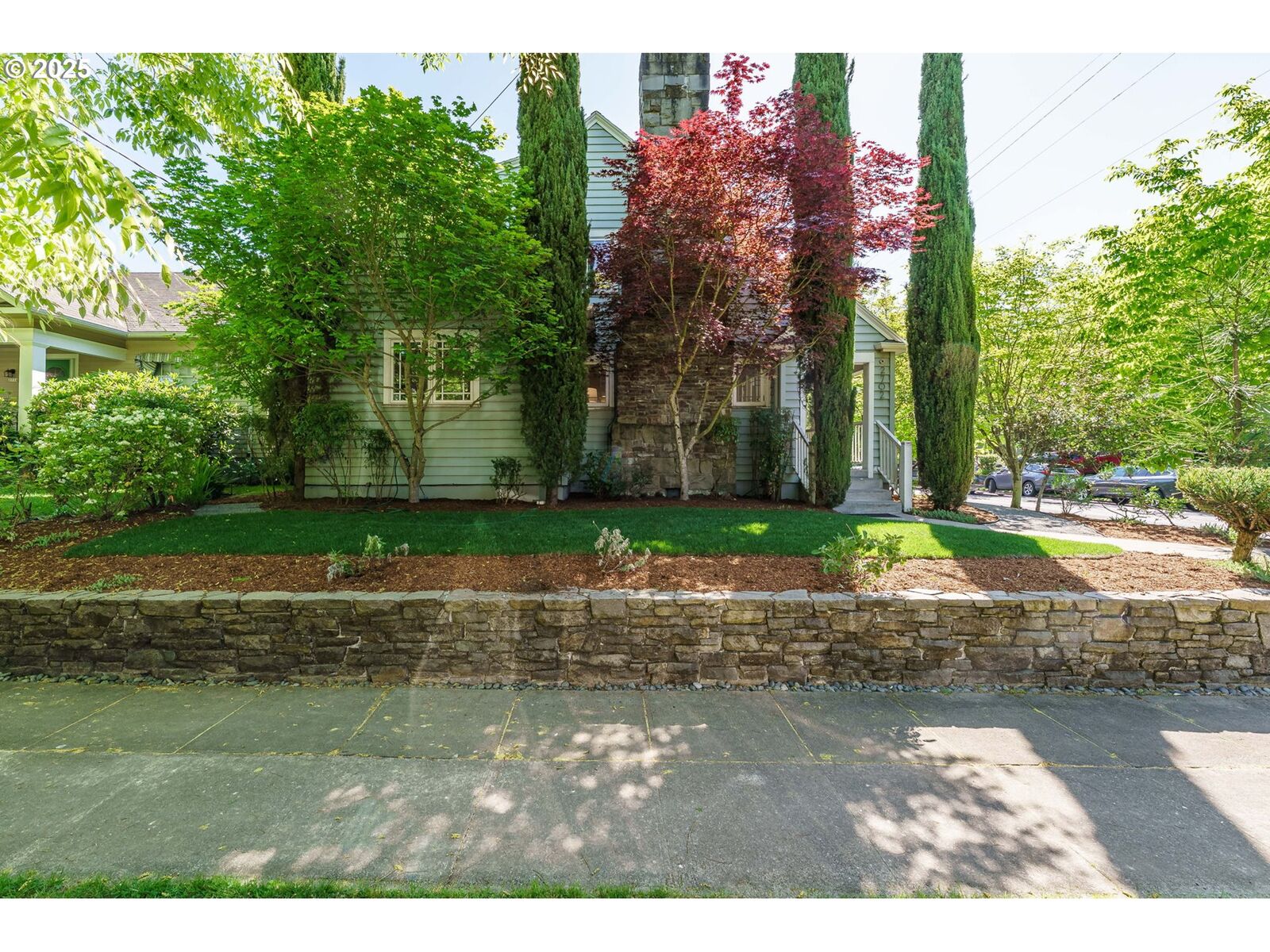 Property Photo: 2702 NE 35th Pl OR 97212