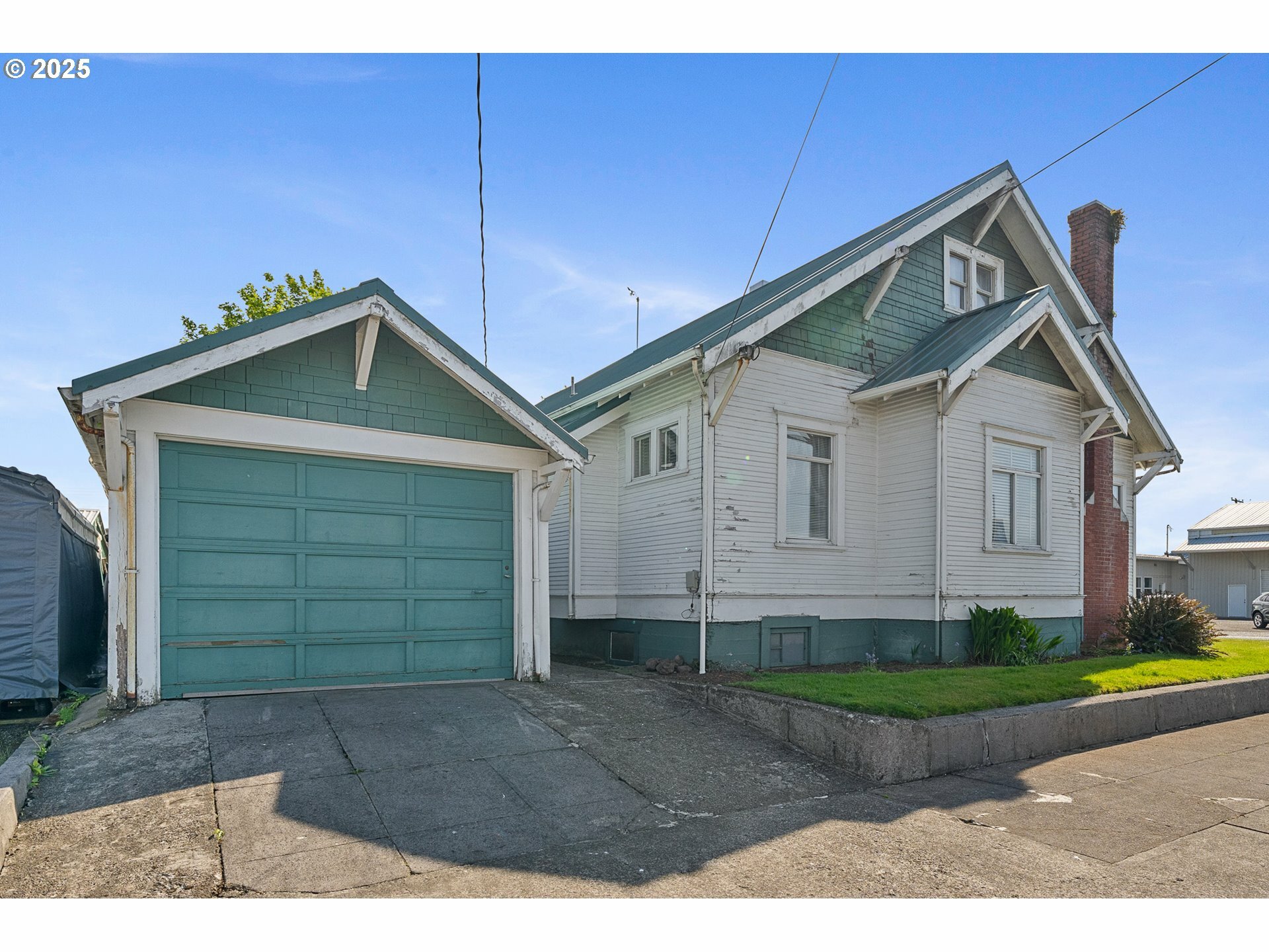 Property Photo: 701 Main Ave OR 97141