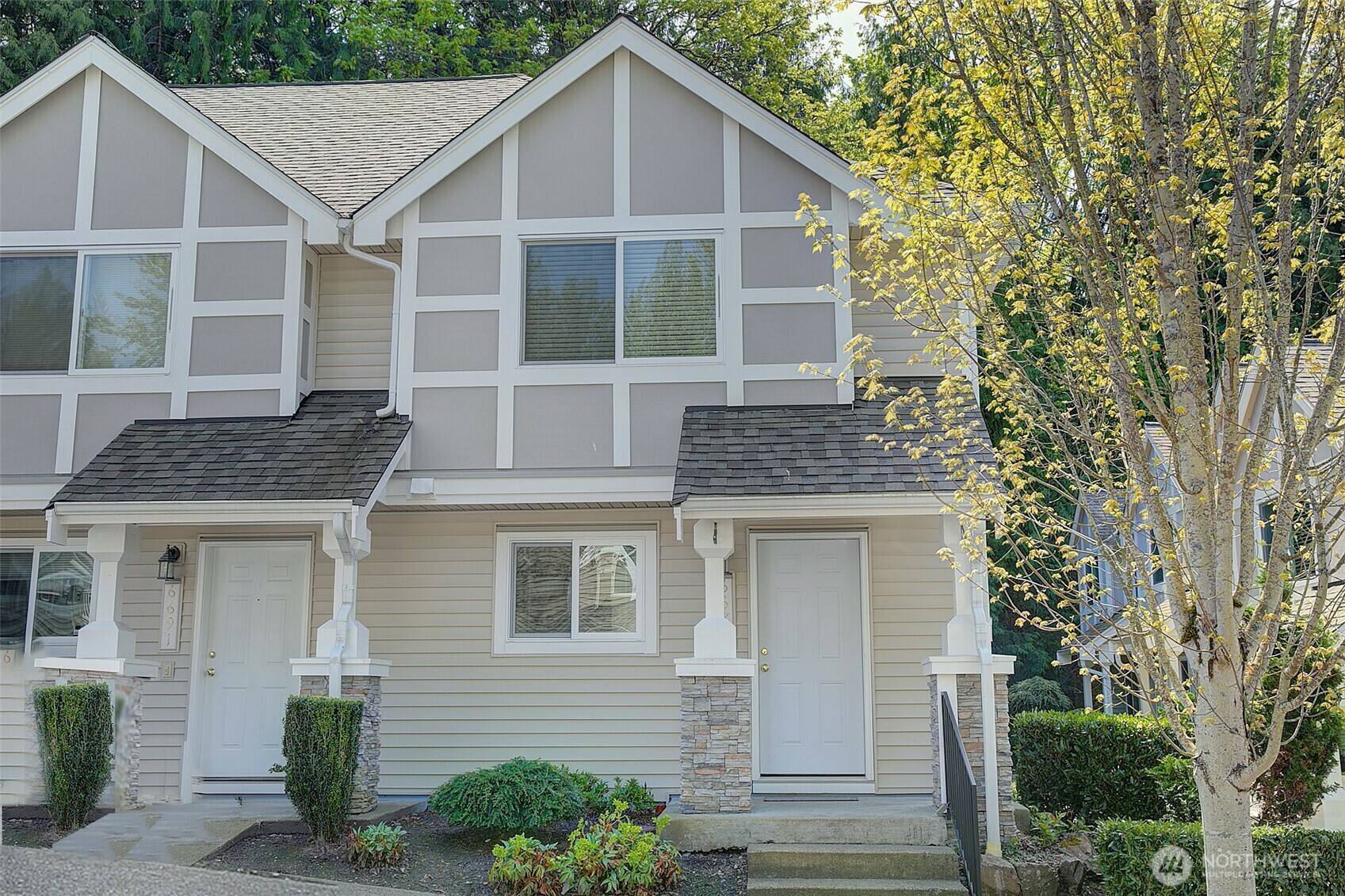 6689 SE Cougar Mountain Way  Bellevue WA 98006 photo