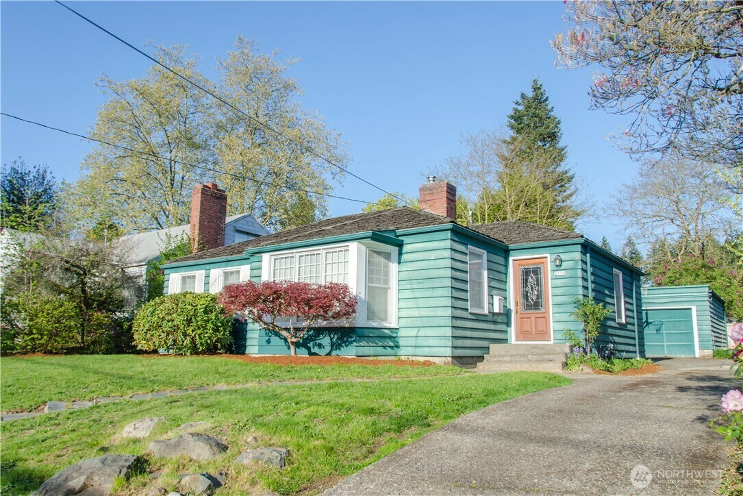 Property Photo: 4738 47th Avenue NE WA 98105