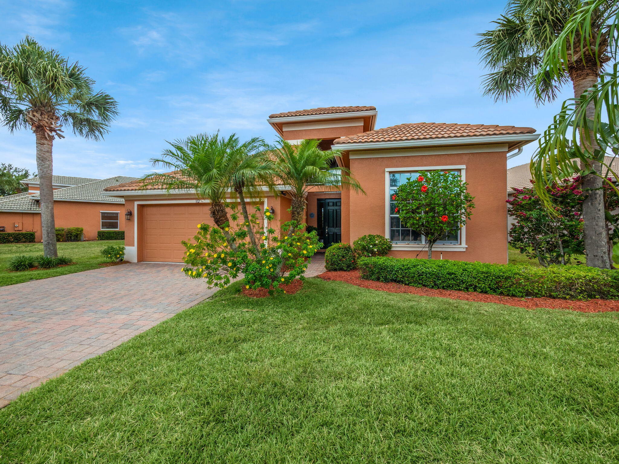 Property Photo: 312 NW Somerset Circle FL 34983