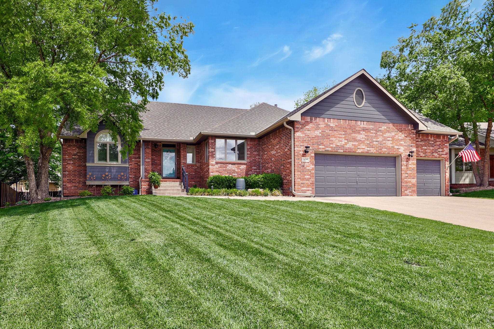 Property Photo:  1420 N Briarwood Pl  KS 67037 