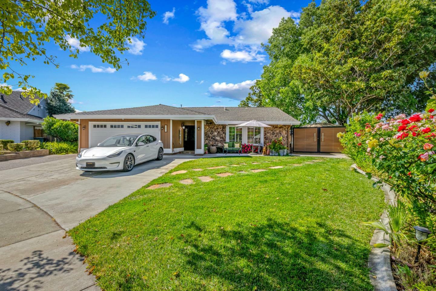 Property Photo: 7593 Spruce Court CA 95020