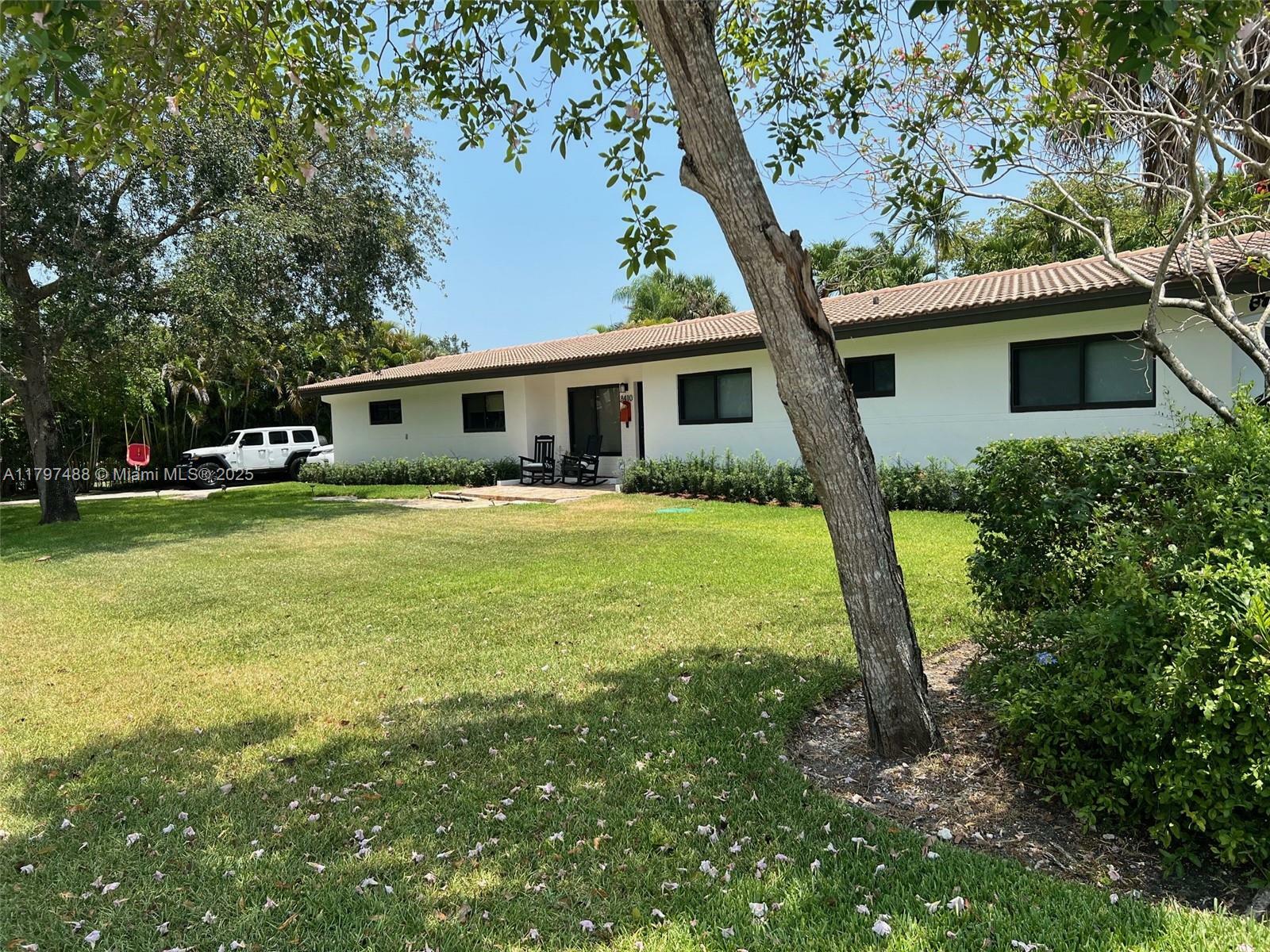 8410 SW 148th Dr  Palmetto Bay FL 33158 photo