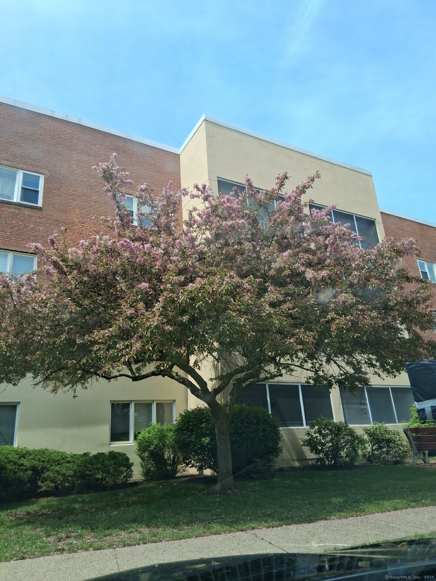 Property Photo: 75 Washington Avenue 4-302 CT 06518