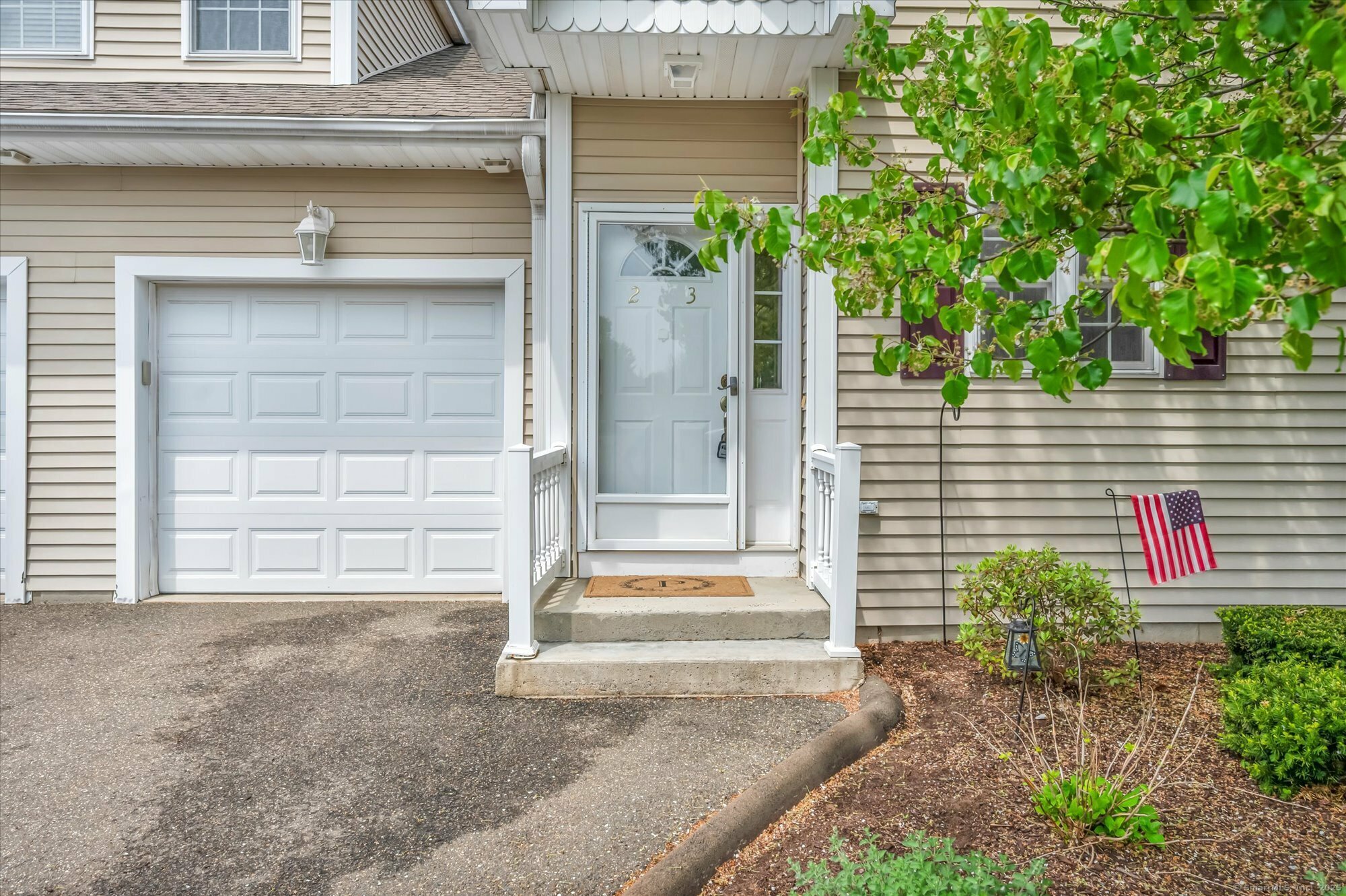 Property Photo: 511 Elm Street 2-3 CT 06473