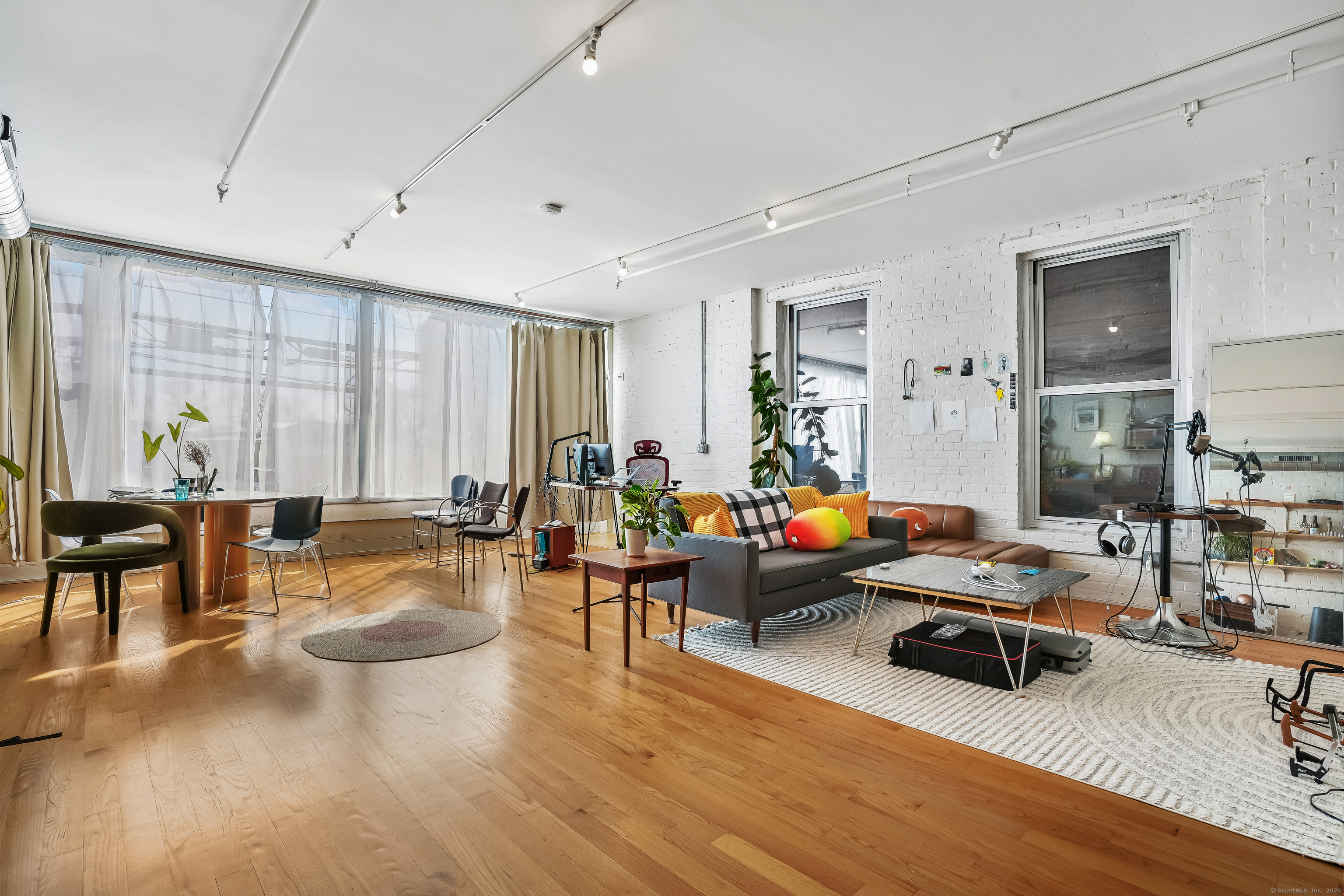 Property Photo: 817 Grand Avenue 202 CT 06511