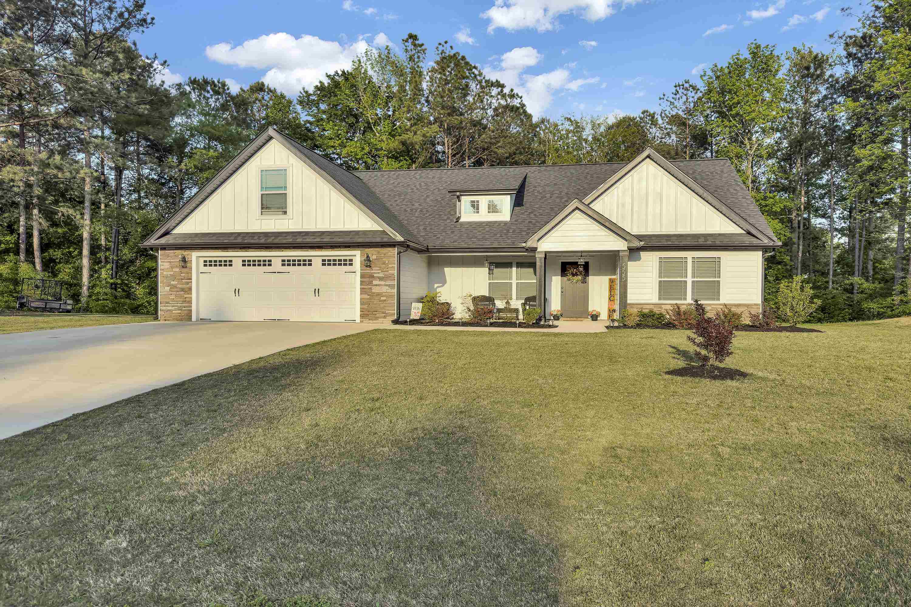 Property Photo: 555 Canewood Lane SC 29322