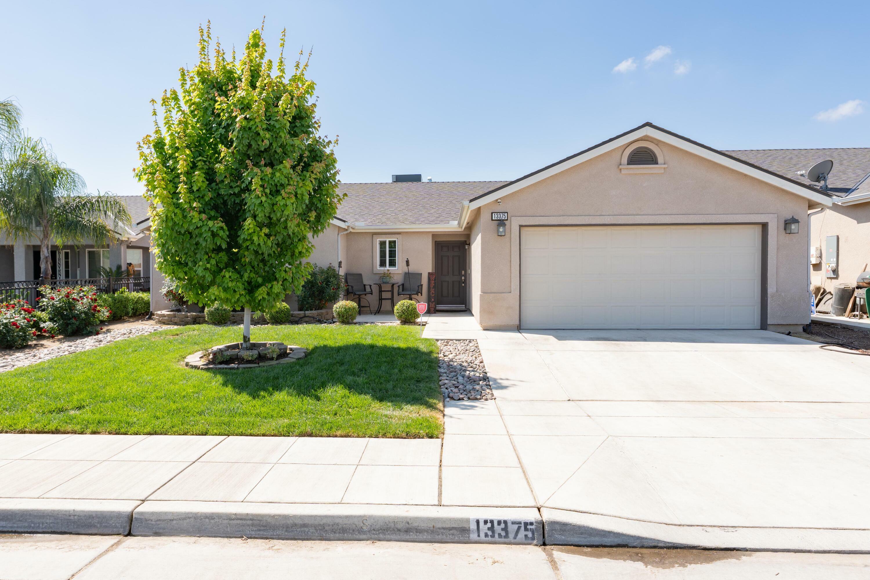 13375 Peach Street  Parlier CA 93648 photo