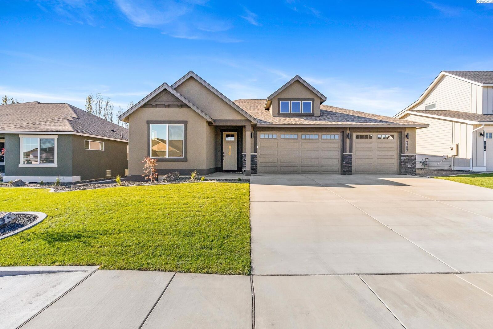 Property Photo:  5812 Road 122  WA 99301 