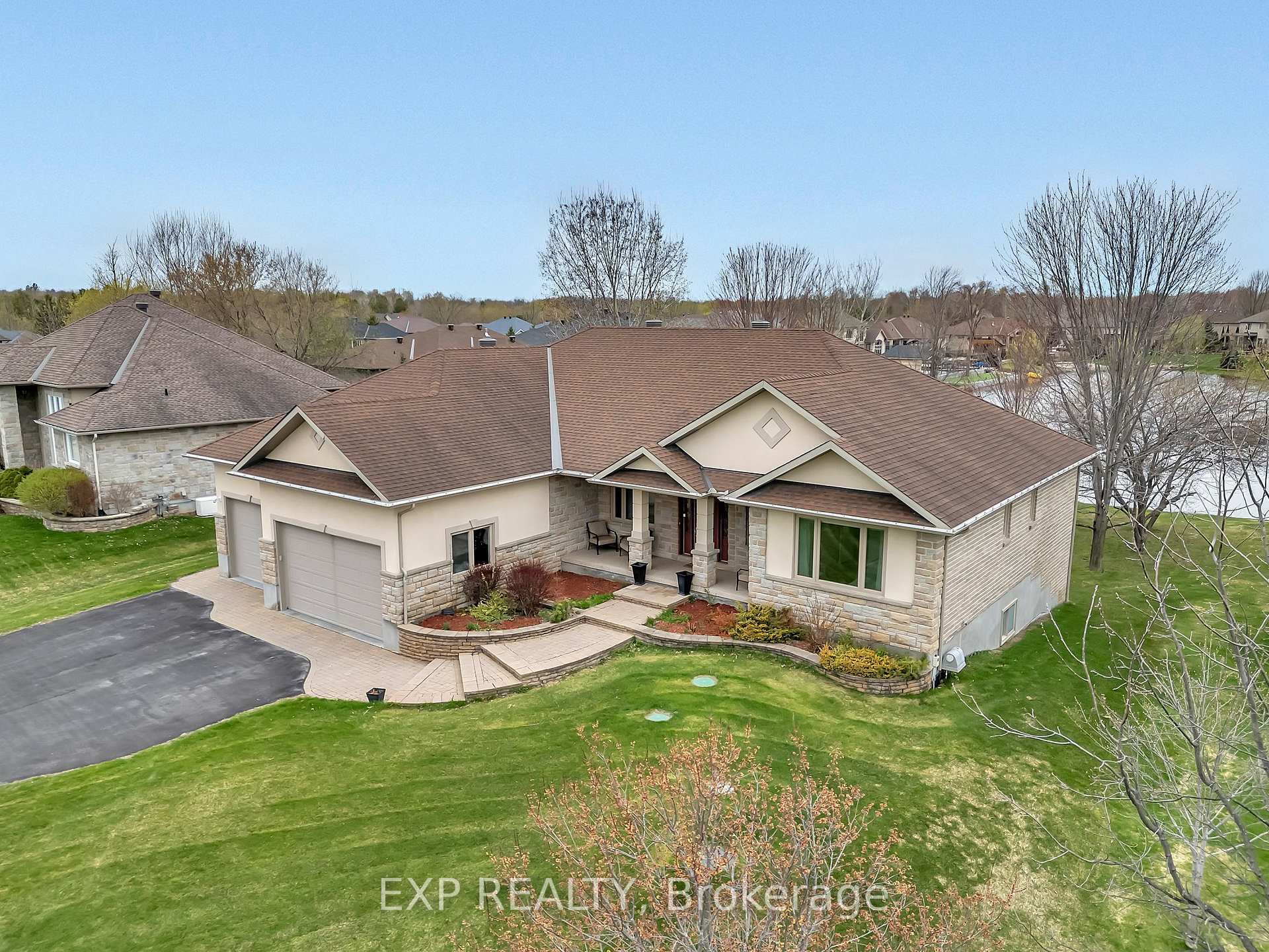 Property Photo: 6703 Suncrest Drive ON K4P 0B4