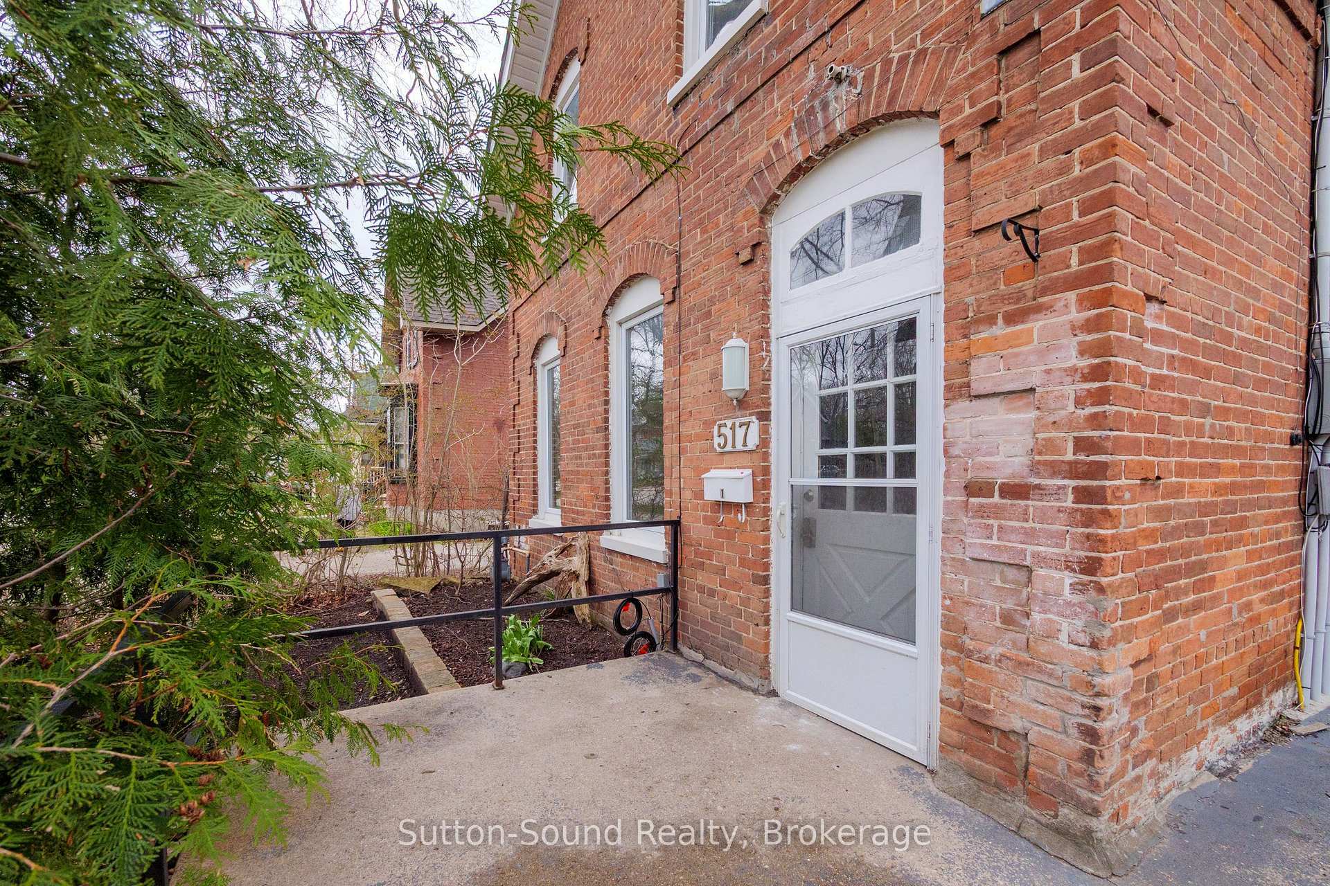 Property Photo: 517 3rd Avenue E ON N4K 2J9