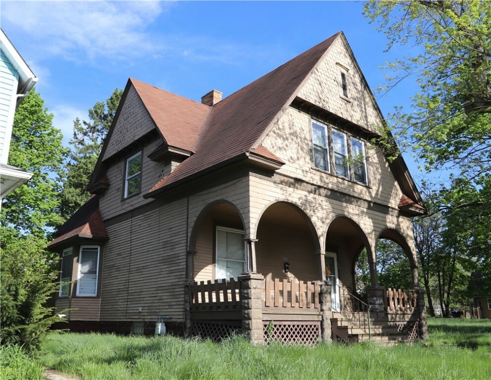 Property Photo: 655 New Castle Ave PA 16146