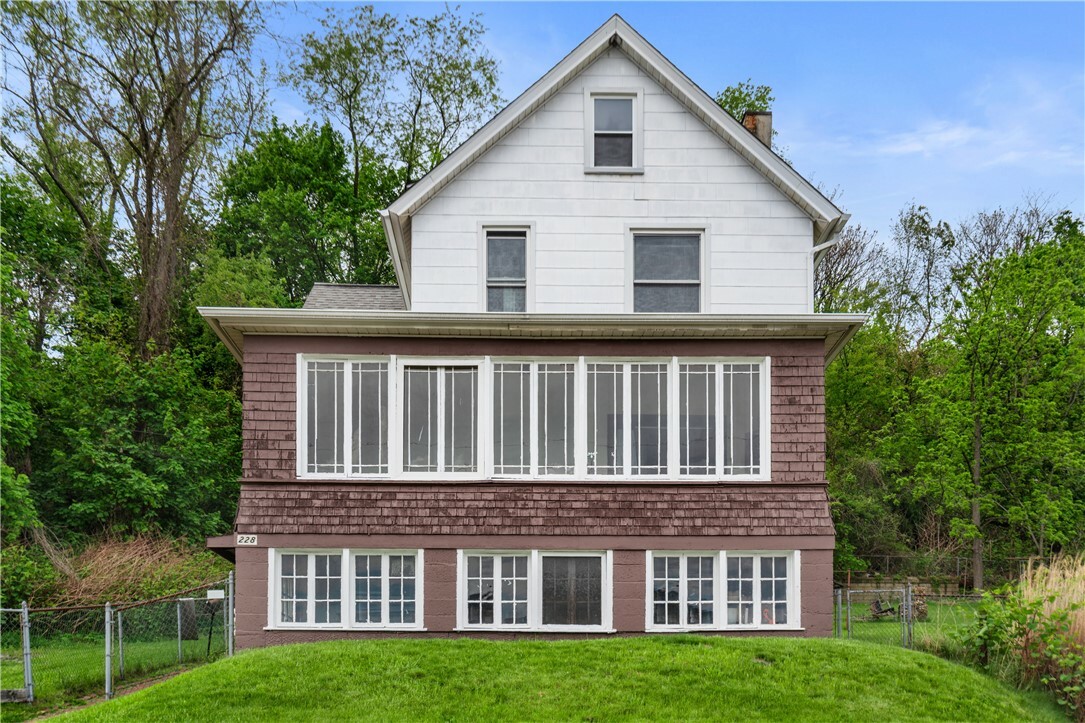 Property Photo: 228 W 11th Ave PA 15084