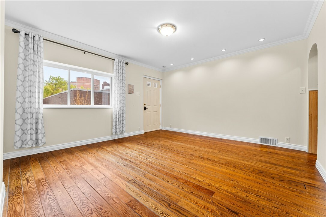 Property Photo: 3948 Woolslayer Way PA 15224
