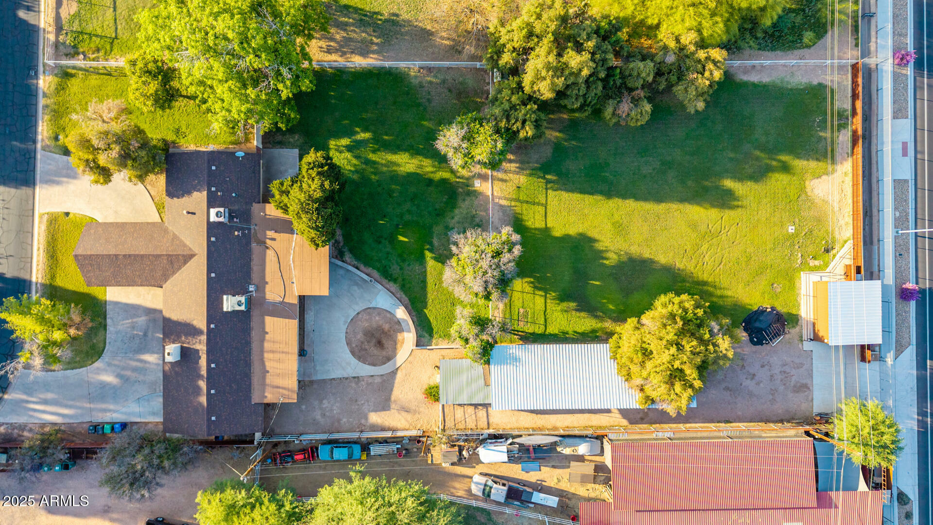 Property Photo: 645 S Esquire Way AZ 85202