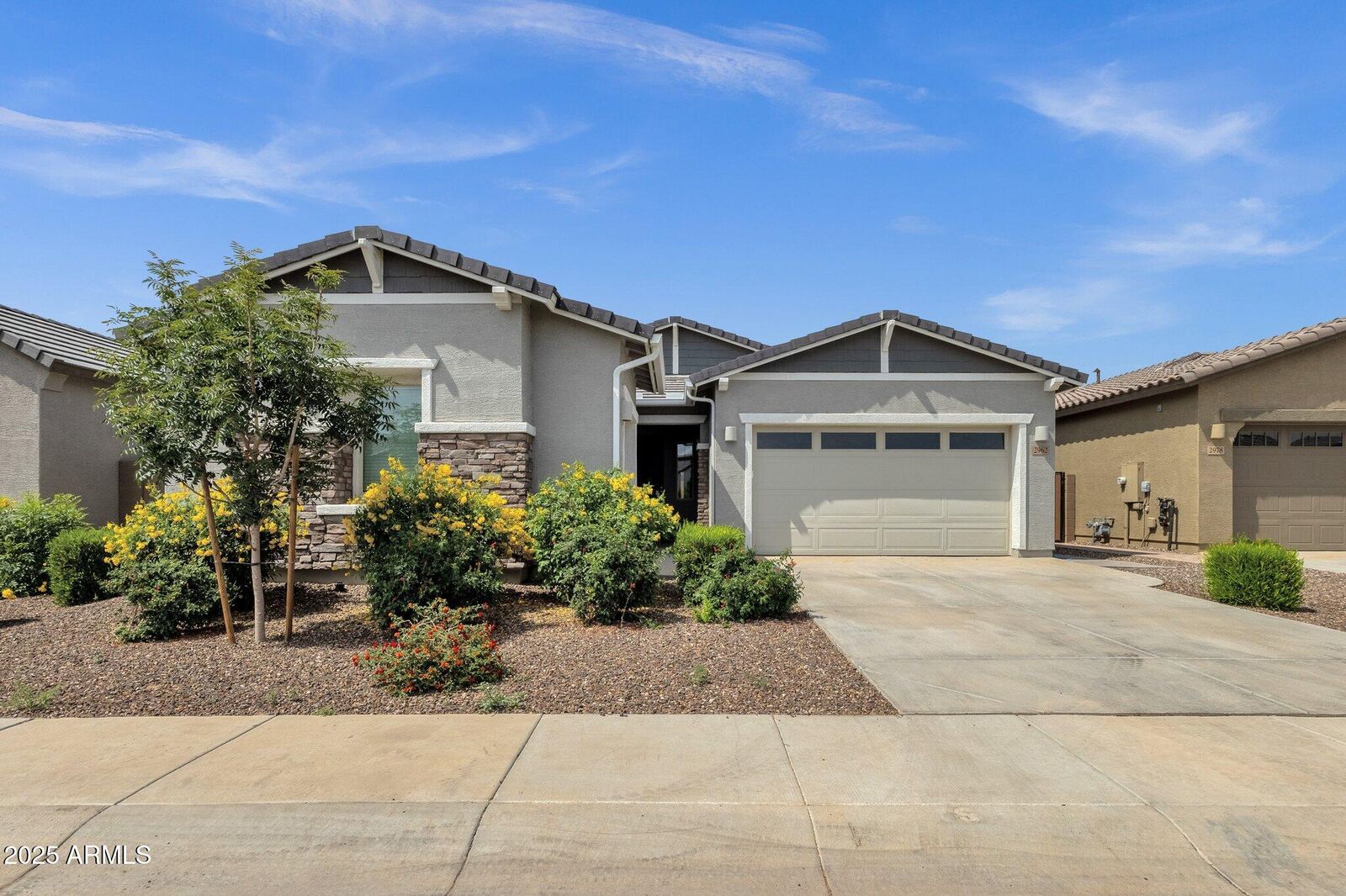 Property Photo: 2962 E Birdsong Avenue AZ 85143