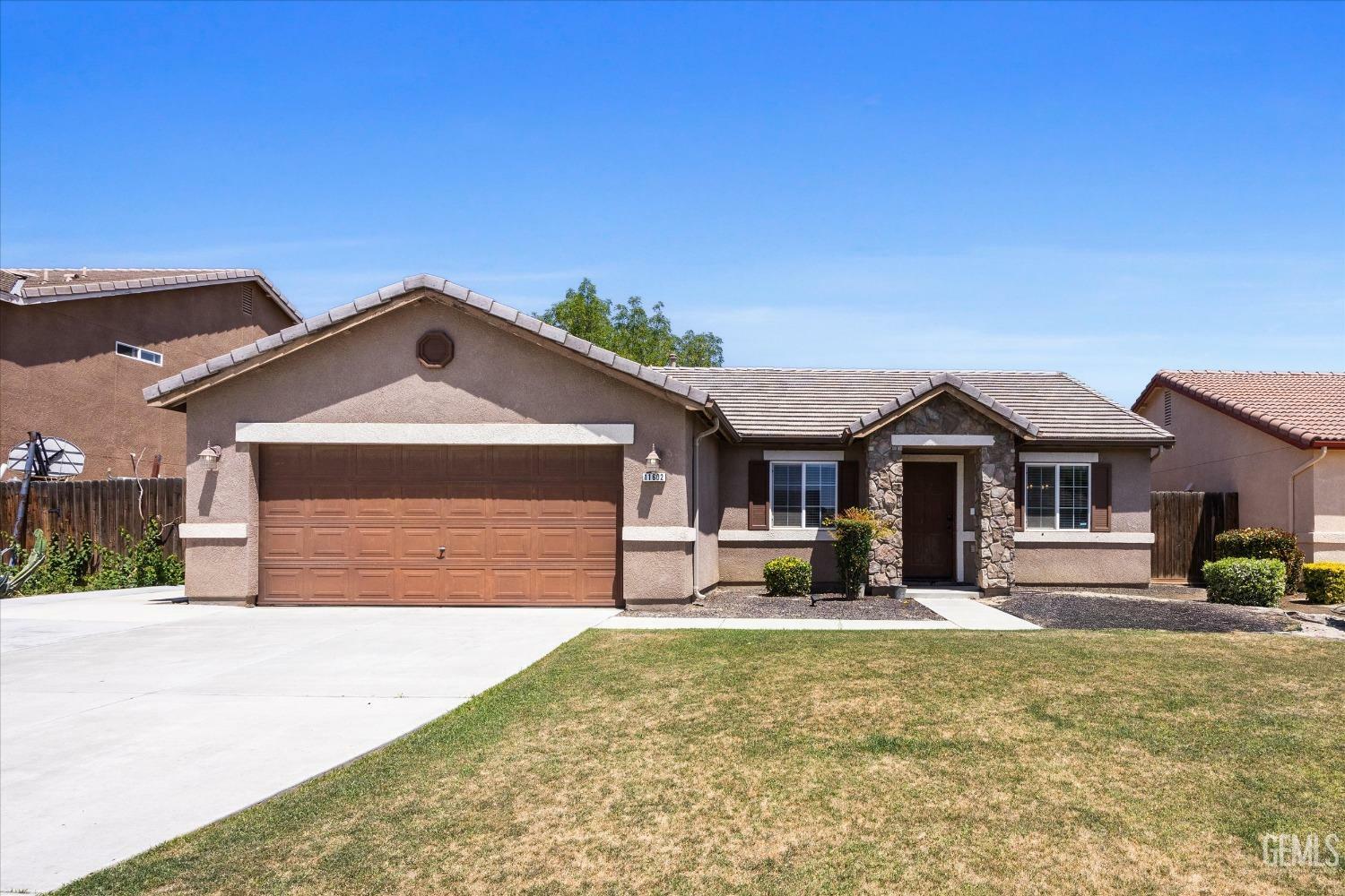 Property Photo: 11602 Trabancos Drive CA 93311