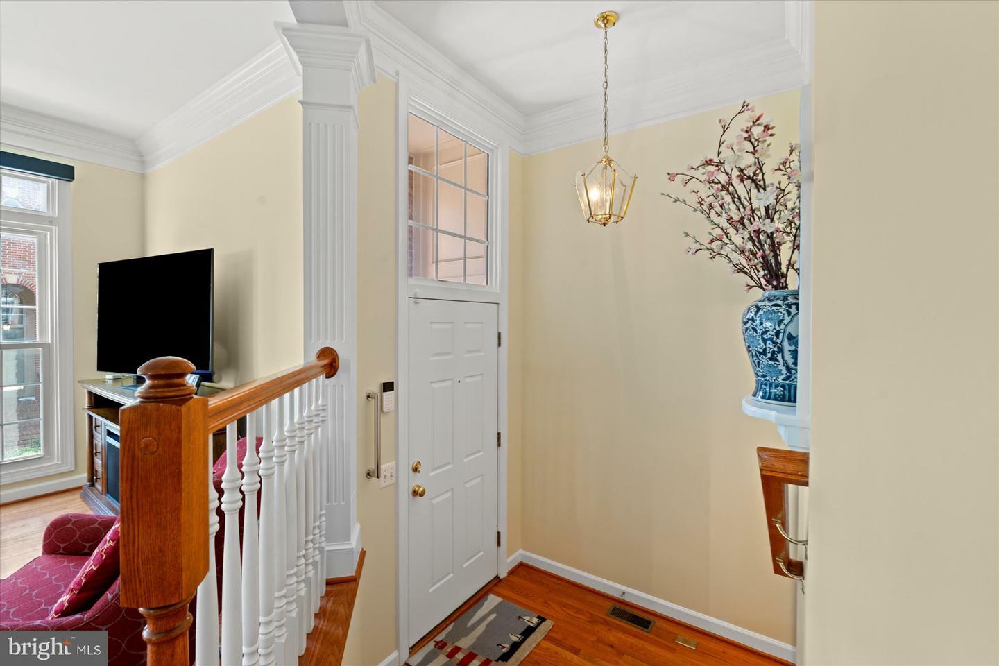Property Photo: 721 Hawkins Way VA 22314
