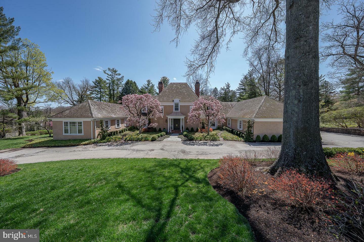 345 Fishers Road  Bryn Mawr PA 19010 photo