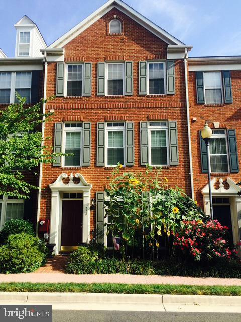 Property Photo: 713 Norfolk Lane VA 22314