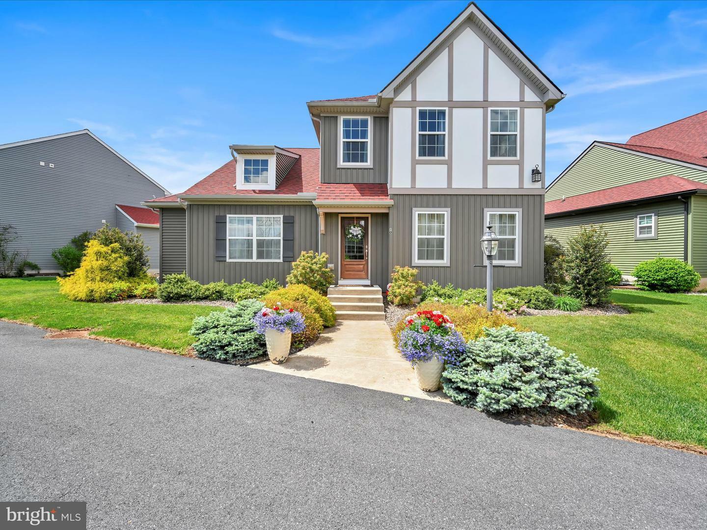 Property Photo: 10 Bittendorf Way PA 17569