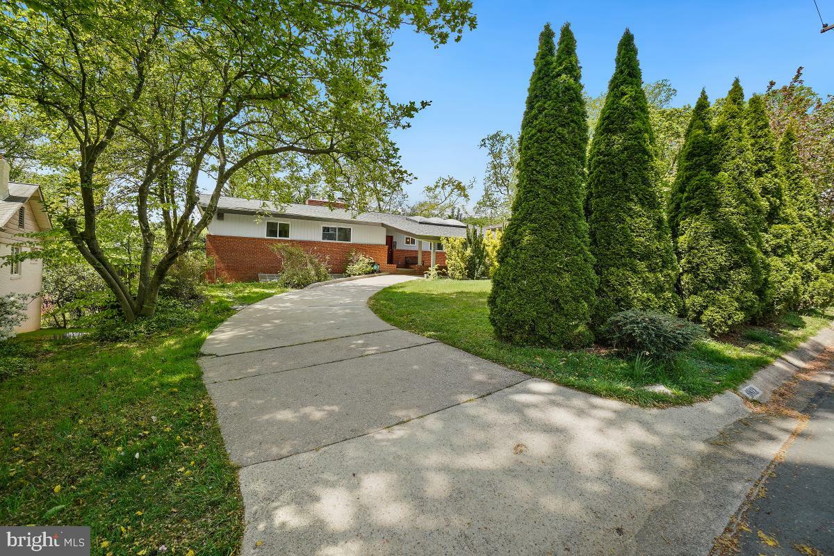 Property Photo: 6812 Marbury Road MD 20817