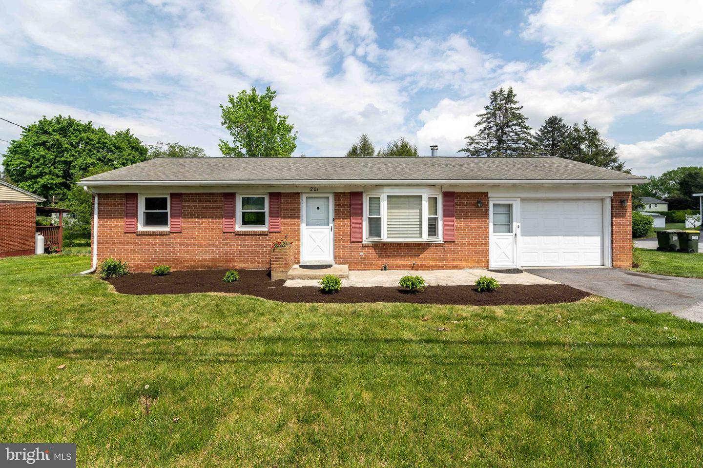 201 Eastbrook Road  Ronks PA 17572 photo