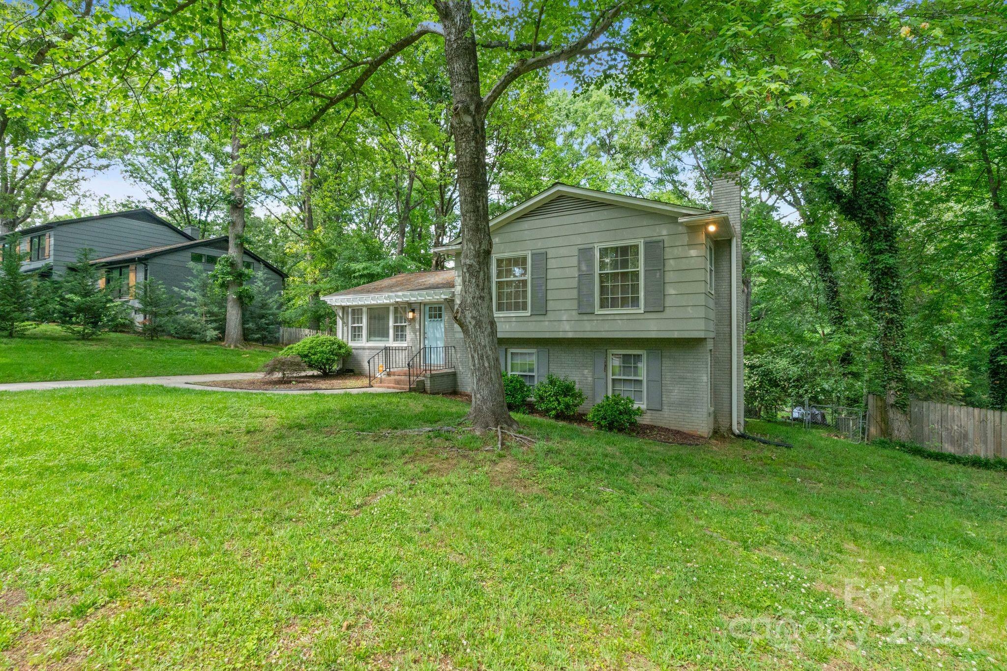 Property Photo: 6609 Pleasant Drive NC 28211