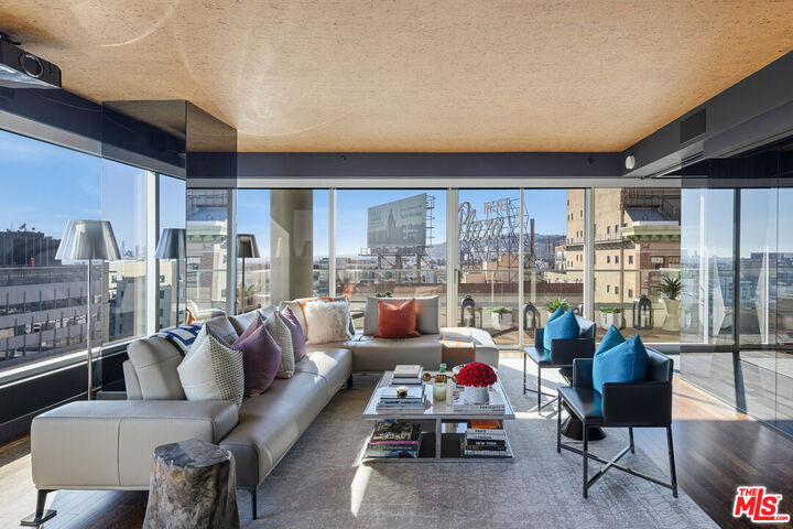 Property Photo:  6250 Hollywood Blvd  CA 90028 