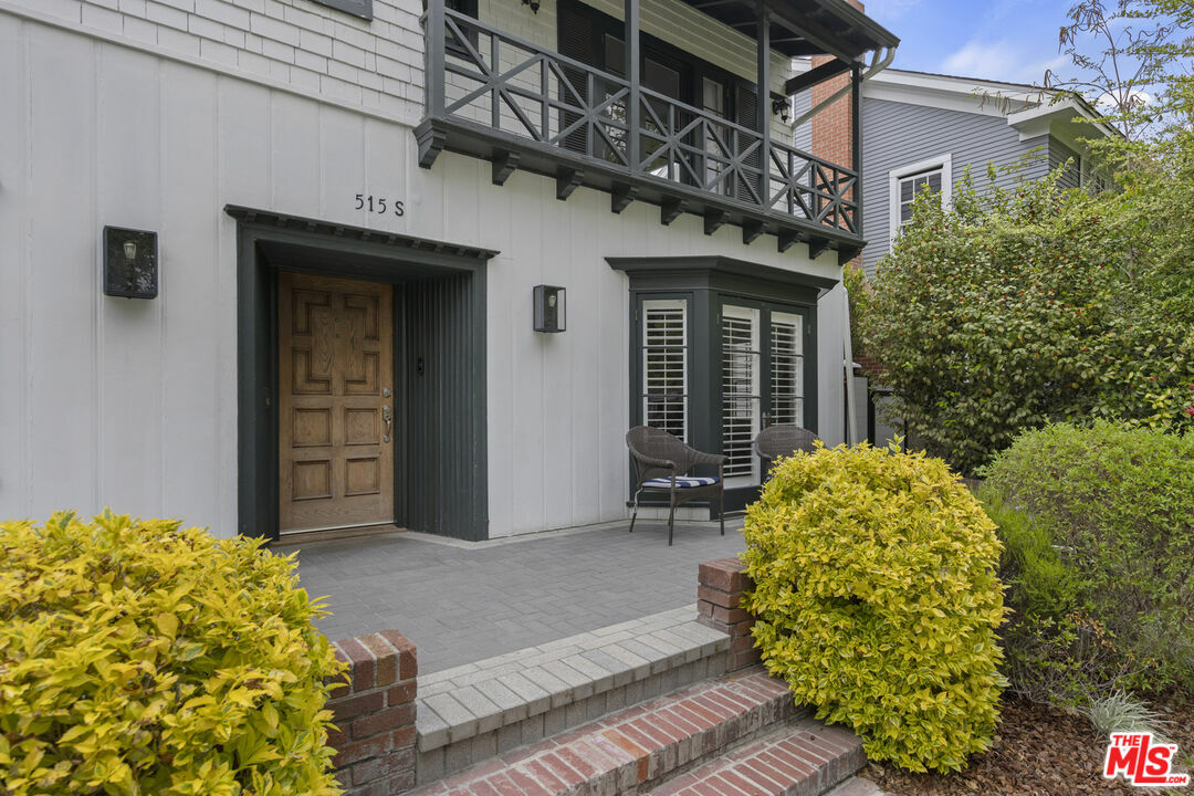 Property Photo: 515 S Van Ness Ave CA 90020